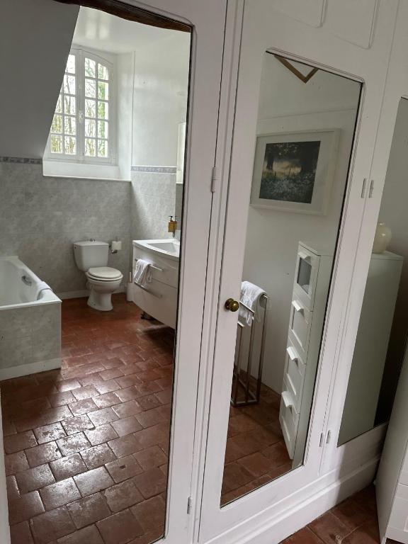 Koupelna v ubytování Hôtel les Grands Chênes