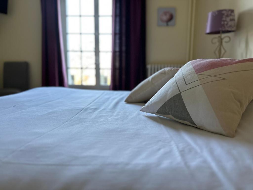 Postel nebo postele na pokoji v ubytování Hôtel les Grands Chênes