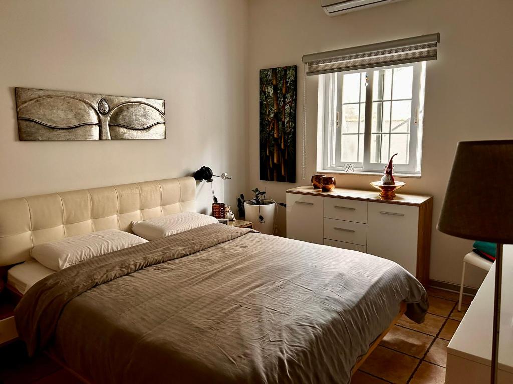 Un pat sau paturi într-o cameră la At Micha’s