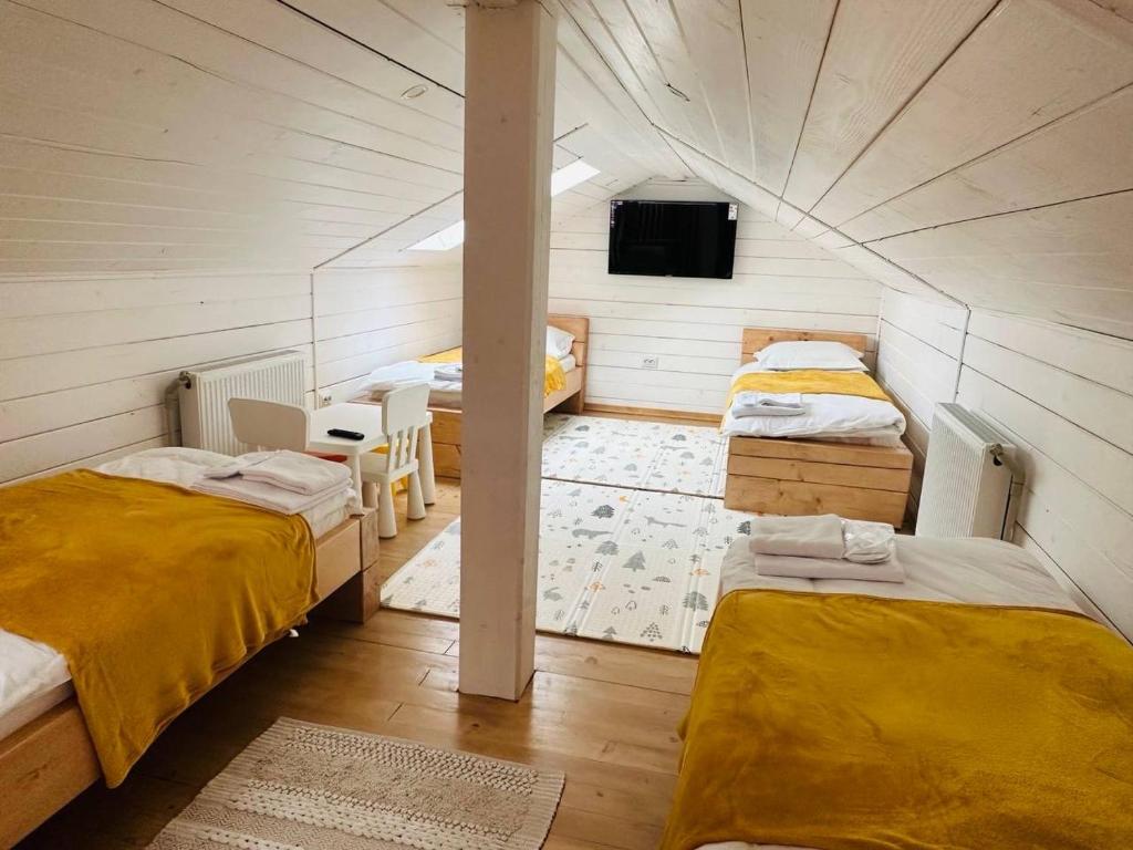 Postel nebo postele na pokoji v ubytování FRIENDS HOUSE - Ізки 33