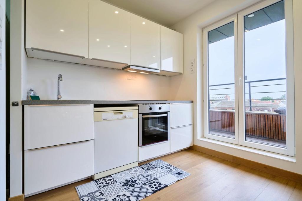 Cuisine ou kitchenette dans l&#39;&eacute;tablissement 3 bedroom apartment with balcony