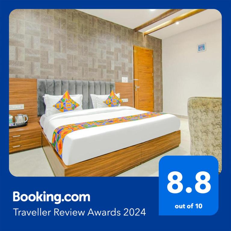 Postel nebo postele na pokoji v ubytování FabHotel Prime Royal Maple