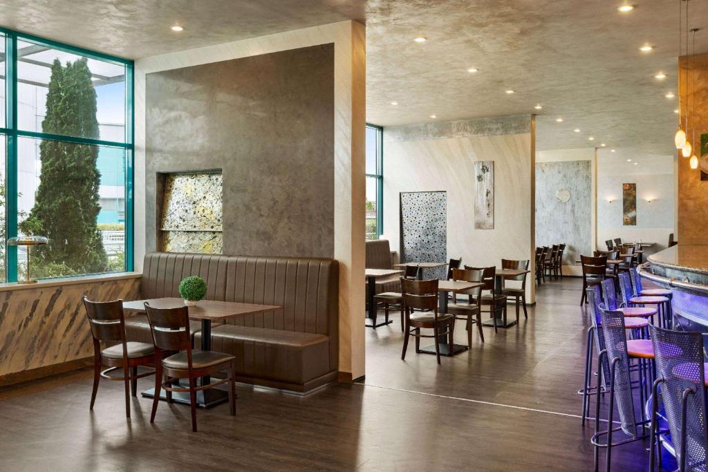 Amedia Express Prague, Trademark Collection by Wyndham - Resim 26