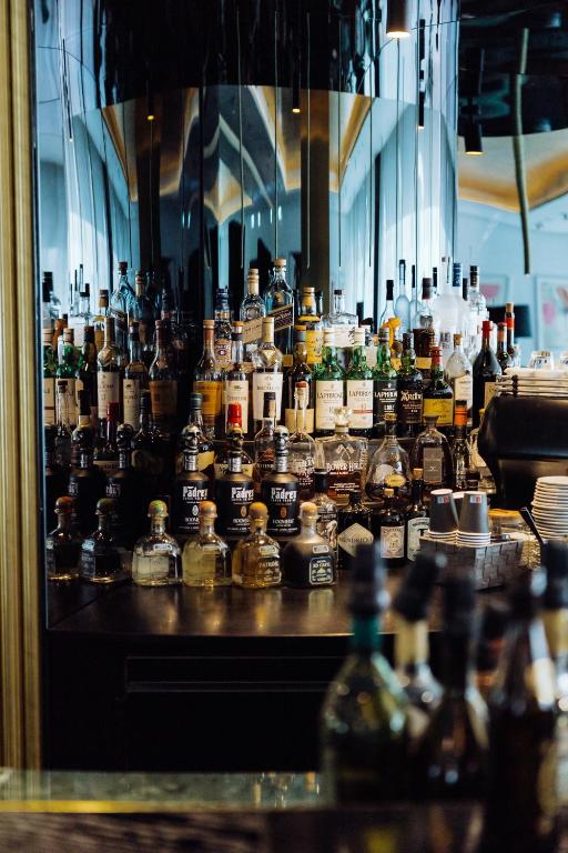 Roomers Munich, Autograph Collection - Resim 22