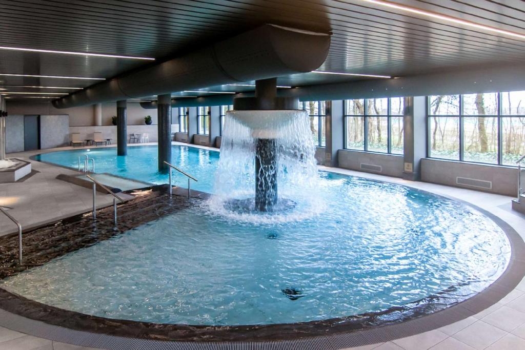 Bazén v ubytování NH Noordwijk Conference Centre Leeuwenhorst nebo v jeho okolí