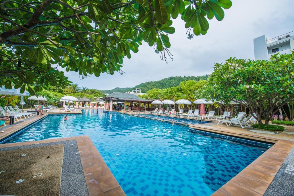 Bazén v ubytování Phuket Kata Resotel nebo v jeho okolí