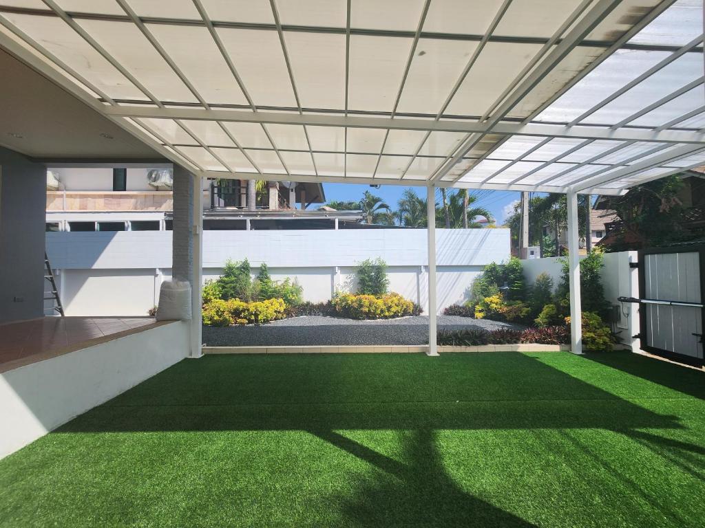 芭達雅中心的住宿－长住优惠房-芭提雅市中心4间卧室泳池别墅好莱坞Hollywood旁，相簿中的一張相片