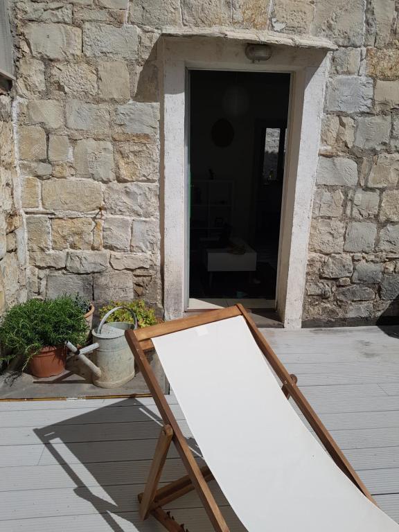 Photo de la galerie de l'établissement Maison 2 chambres Olsavinia, à Kaštela