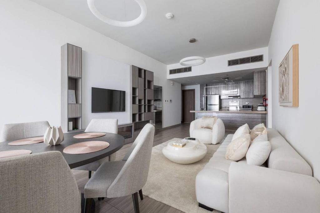 Фотография из галереи Luxurious 2-bdapt Jlt 9 Mins Walk To Dmcc Metro в Дубае