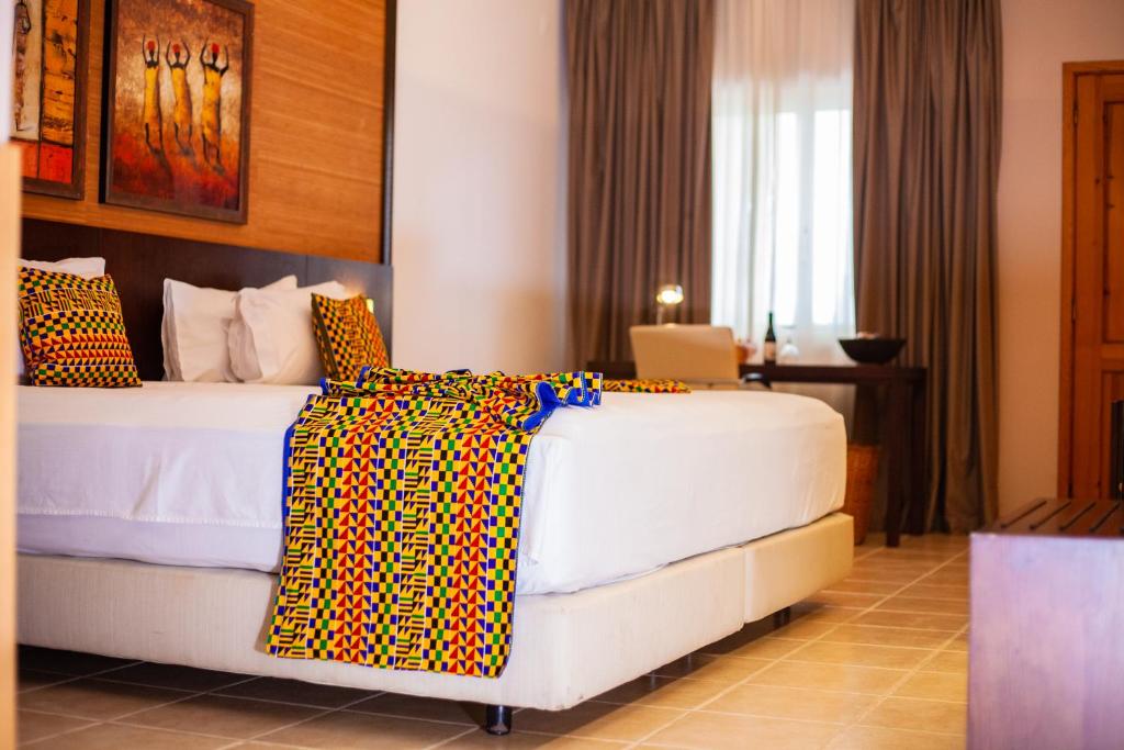 Postel nebo postele na pokoji v ubytování Pestana Tropico Ocean & City Hotel