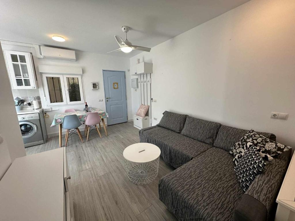 Posedenie v ubytovaní Apartamento con jardín privado