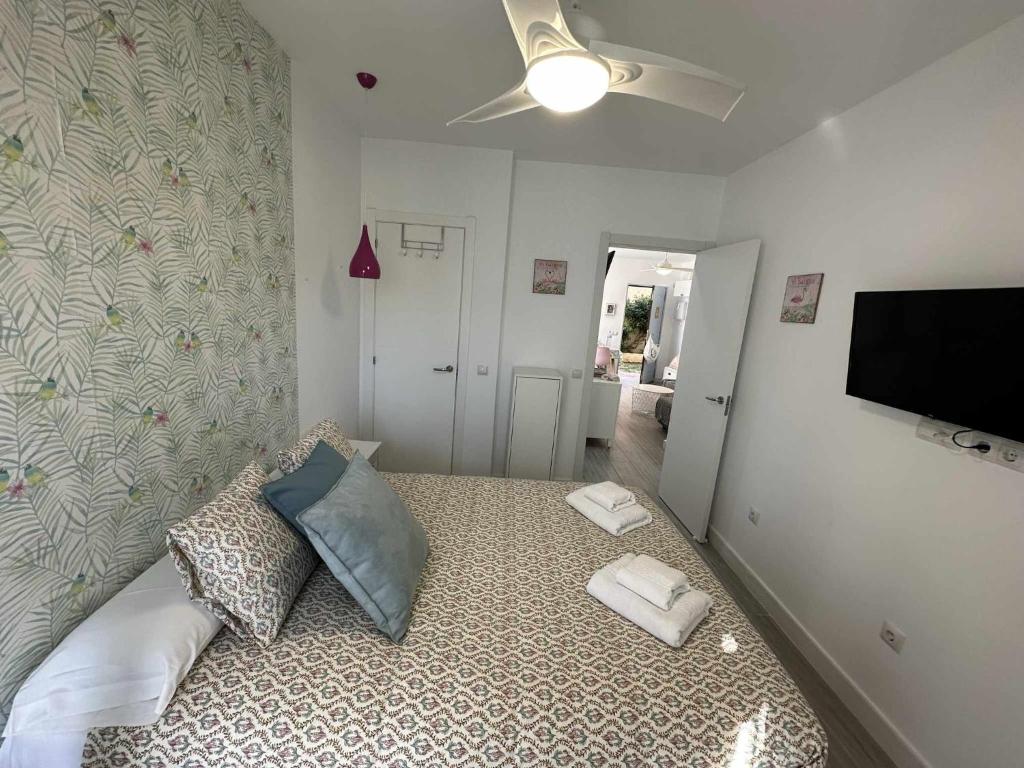 Posteľ alebo postele v izbe v ubytovaní Apartamento con jardín privado