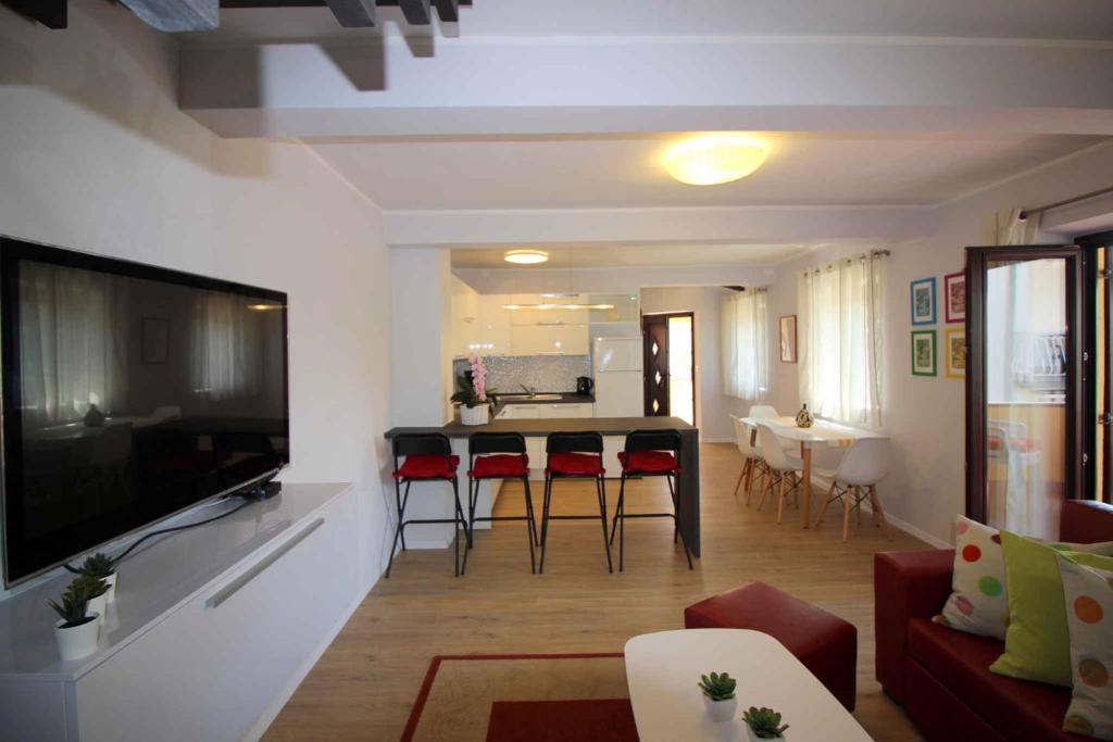 TV a/nebo společenská místnost v ubytování Apartment in Porec/Istrien 10446