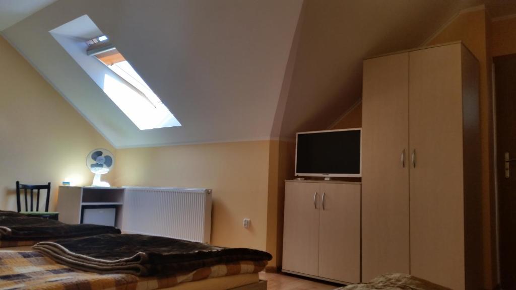 Televízia a/alebo spoločenská miestnosť v ubytovaní Pokoje Gościnne u Agaty