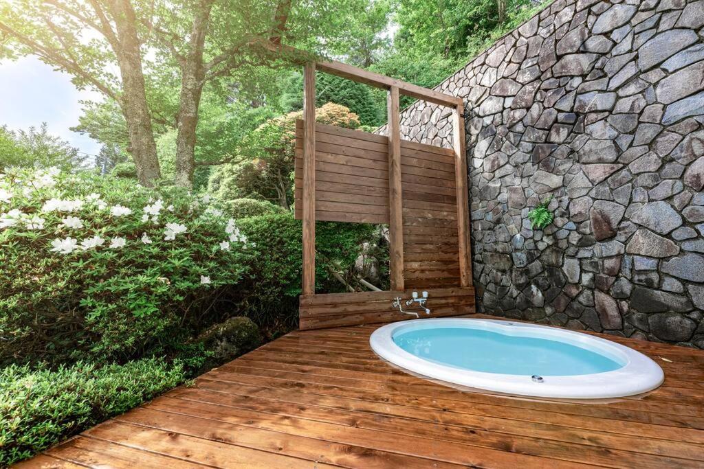 Zahrada ubytování Open-air bath & Private hot-spring Villa in Hakone