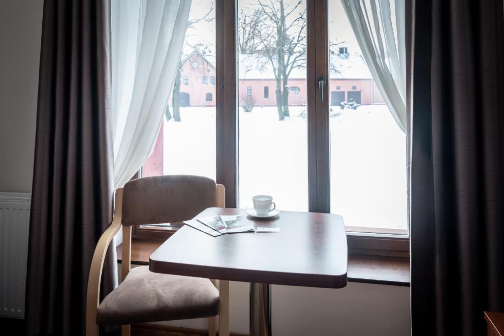 Centrum Edukacyjno-Rozwojowe Wroclaw Pawlowice - bezplatny parking - Resim 13