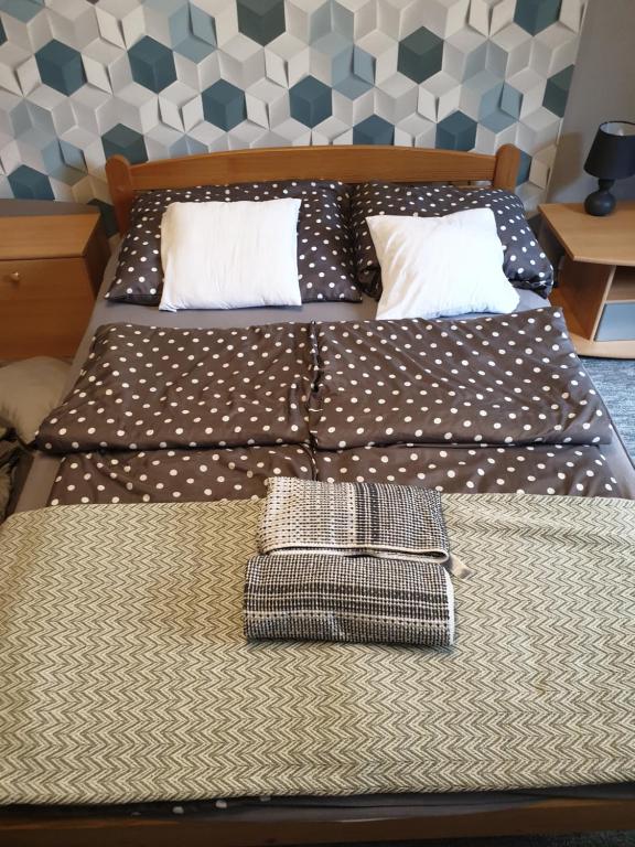 Postel nebo postele na pokoji v ubytování Dóra apartman best location