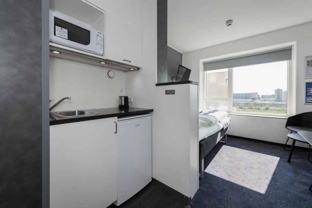 Kuchyň nebo kuchyňský kout v ubytování Cabinn Apartments