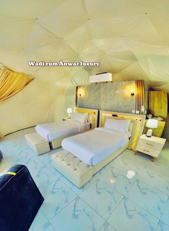 Postel nebo postele na pokoji v ubytování Wadi rum anwar luxury camp