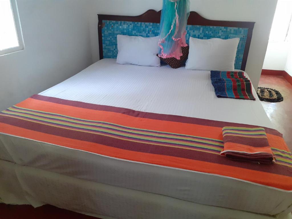 Postel nebo postele na pokoji v ubytování Nilaveli Beach Rooms