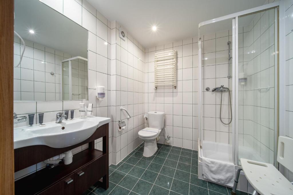 Kúpeľňa v ubytovaní Hotel Gromada Medical SPA Busko Zdrój