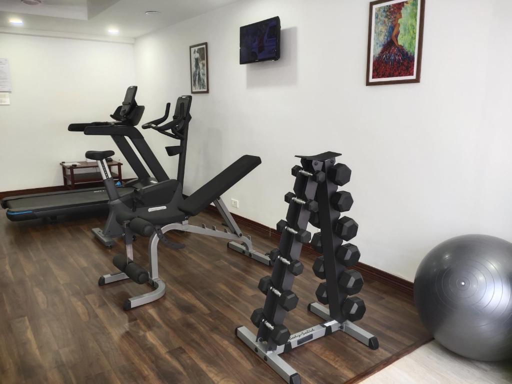 Fitness centrum a/nebo fitness zařízení v ubytování Issacs Residency