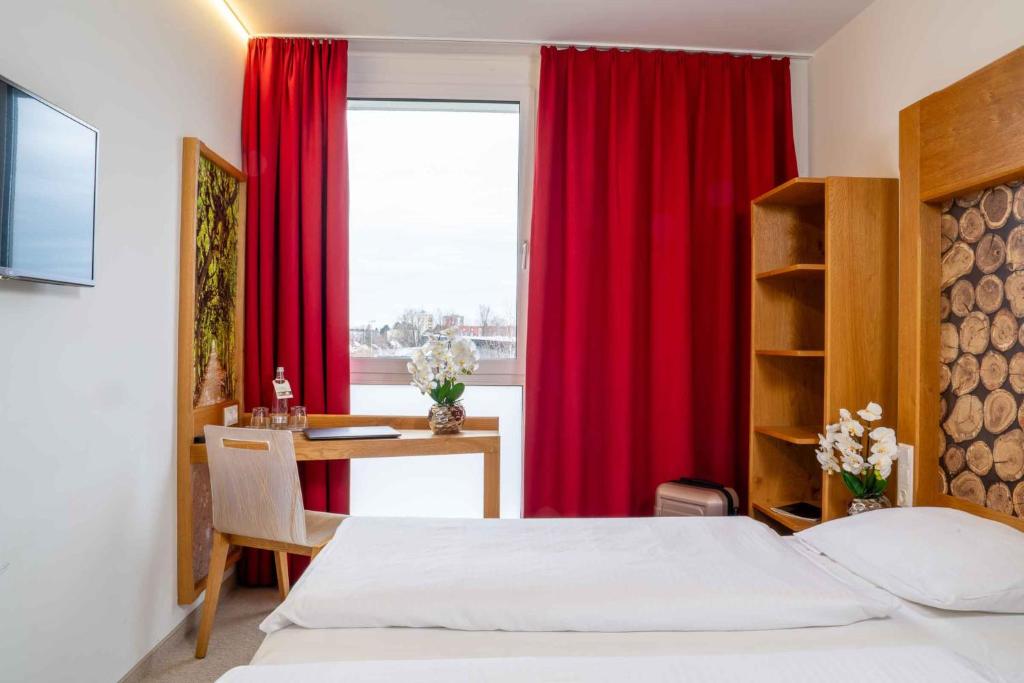 Postel nebo postele na pokoji v ubytování PLAZA INN Dachau - München