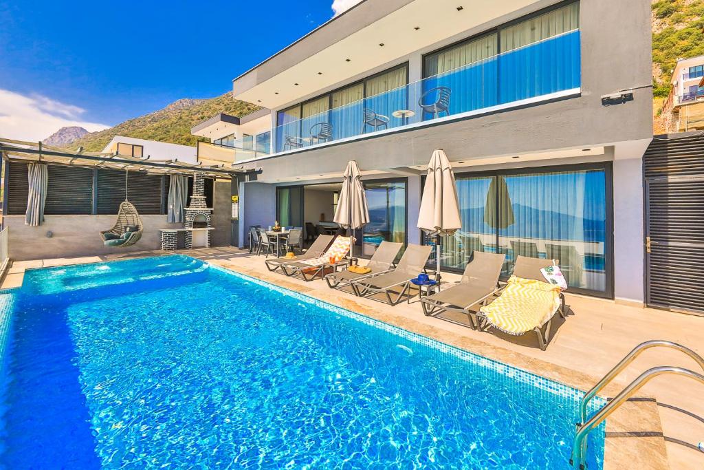 Bazen u objektu Kalkan Villa Spa Honeymoon ili u blizini