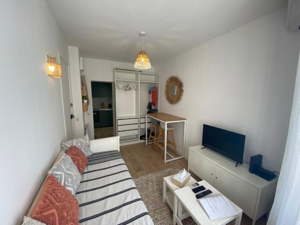 Studio ROMY les pieds dans l'eau 10 m de la mer - Studio