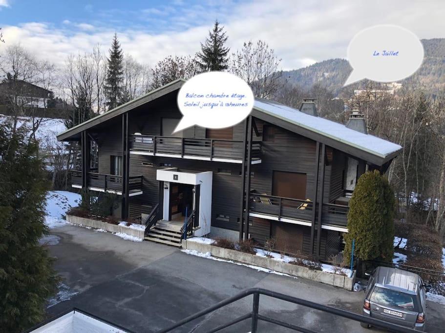 a house with two speech bubbles in front of it at Family cocoon Prime Rochebrune location in Megève