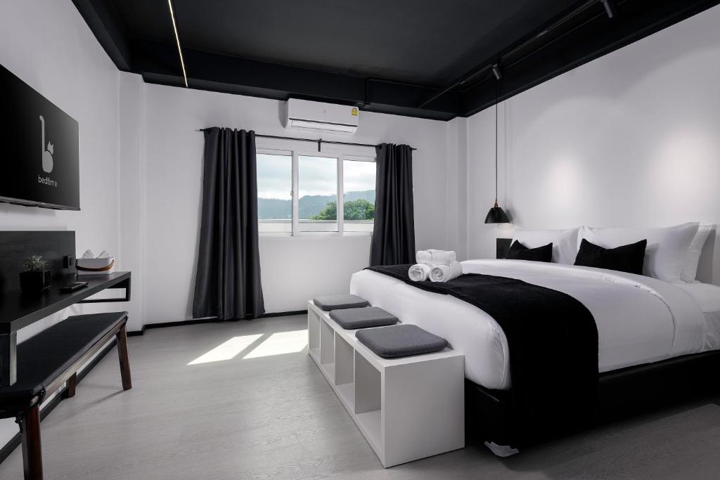 Postel nebo postele na pokoji v ubytování BedTime Hotel Samui