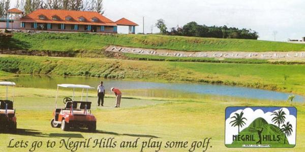 Golf v prázdninového areálu nebo okolí