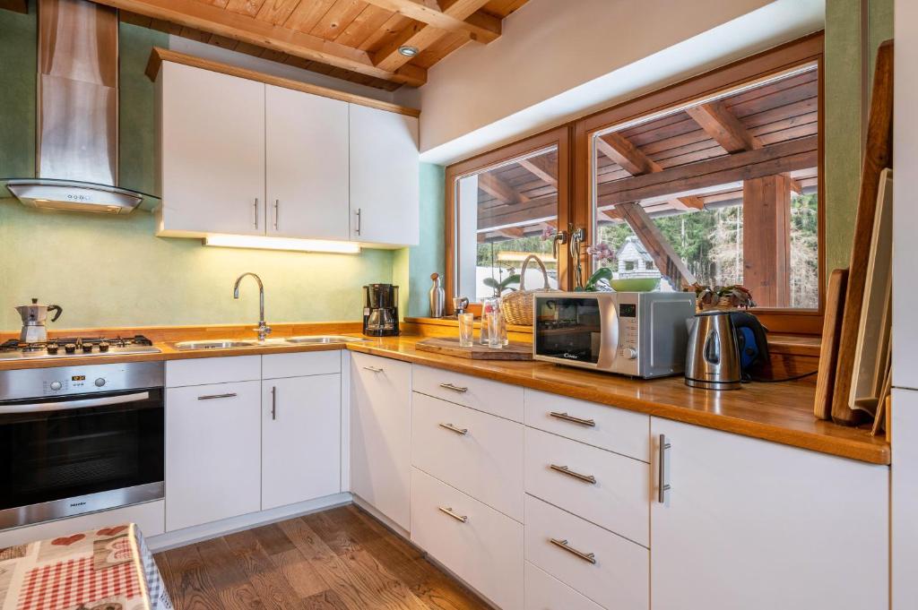 Kuchyň nebo kuchyňský kout v ubytování Ferienwohnung Toni II