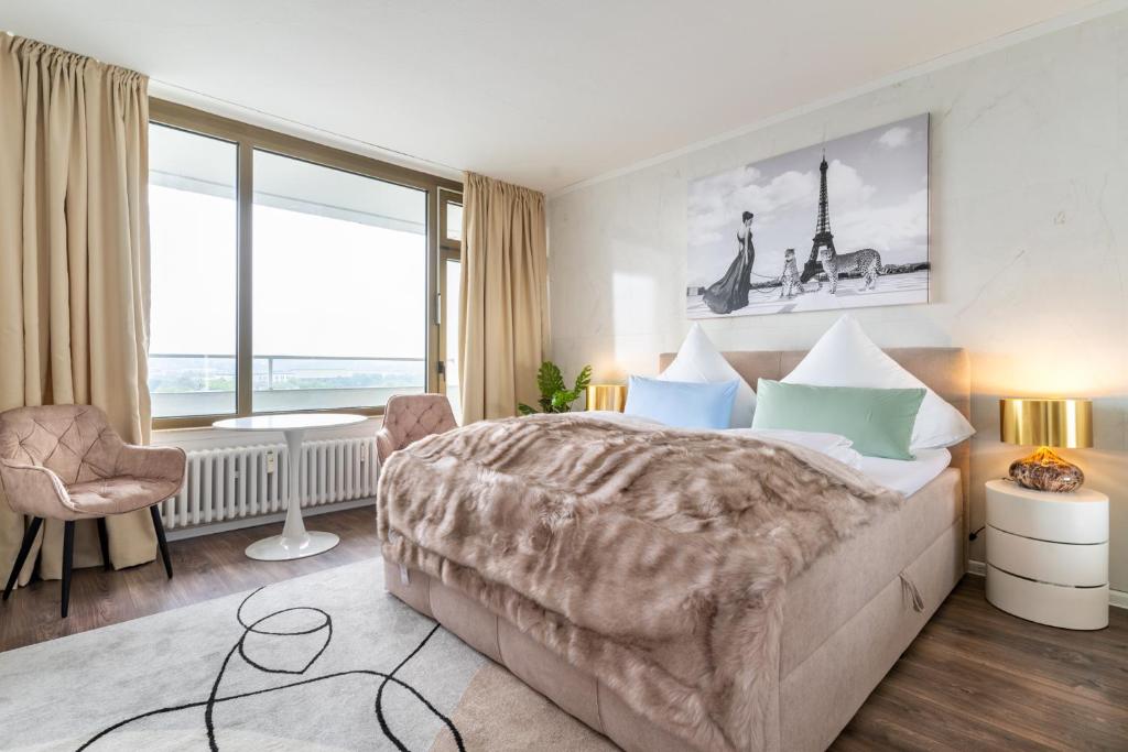 Un pat sau paturi într-o cameră la RüSuite - Messe Essen I King Size Bed I 75 Zoll TV