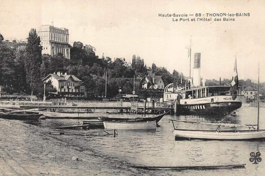 a black and white photo of boats in the water at Appartement avec vue 180 sur le Lac Léman in Thonon-les-Bains