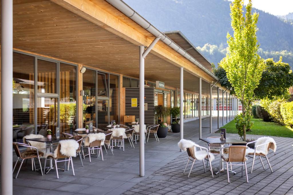 Nespecifikovaný výhled na hory nebo výhled na hory při pohledu z hotelu