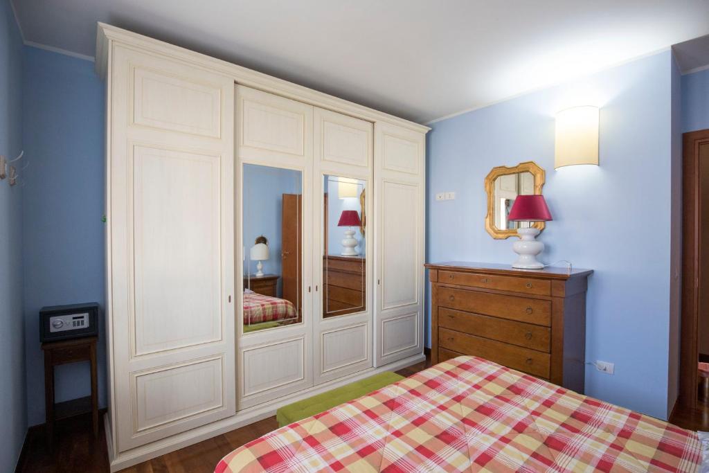 a bedroom with a bed and a dresser and a mirror at Appartamento SERGIO LUXURY CENTRO parking free in Santa Maria degli Angeli