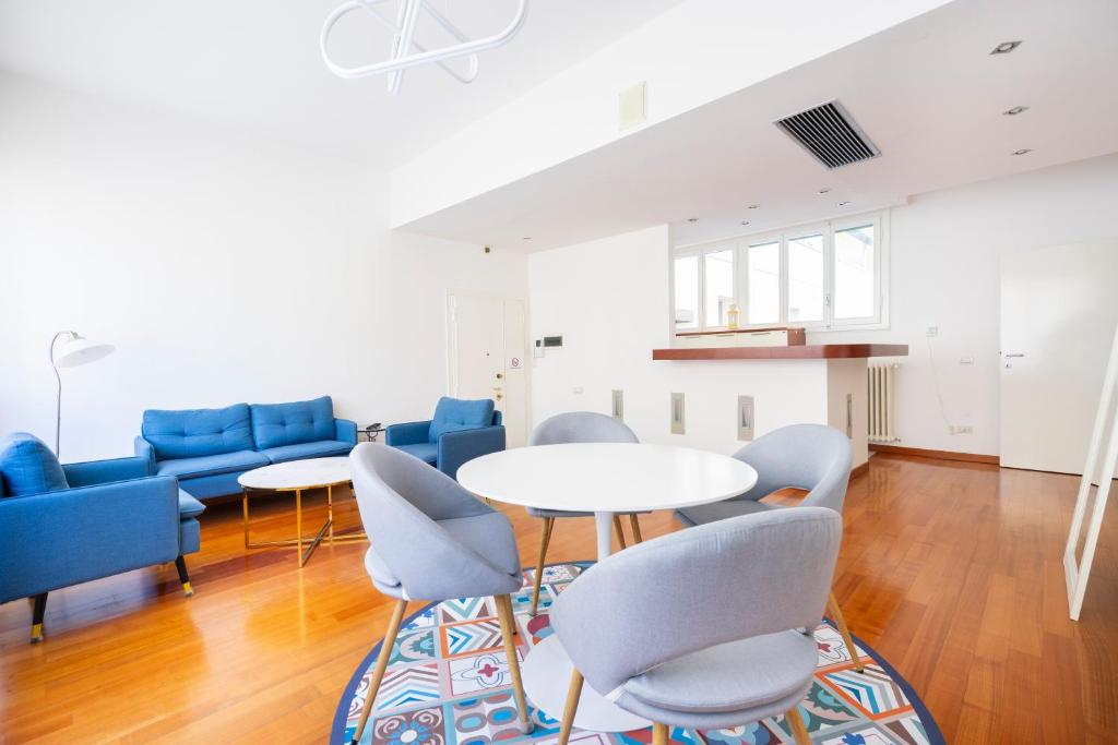 A seating area at Sprone Apartment