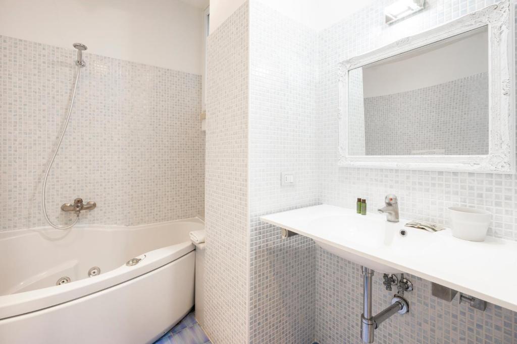 A bathroom at Sprone Apartment