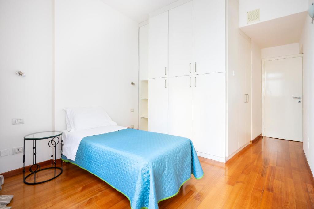 A bed or beds in a room at Sprone Apartment