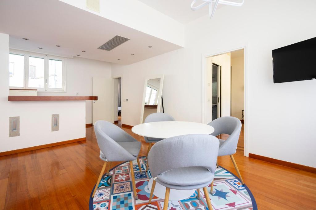 A television and/or entertainment centre at Sprone Apartment