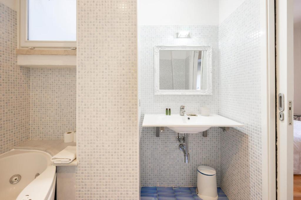 A bathroom at Sprone Apartment