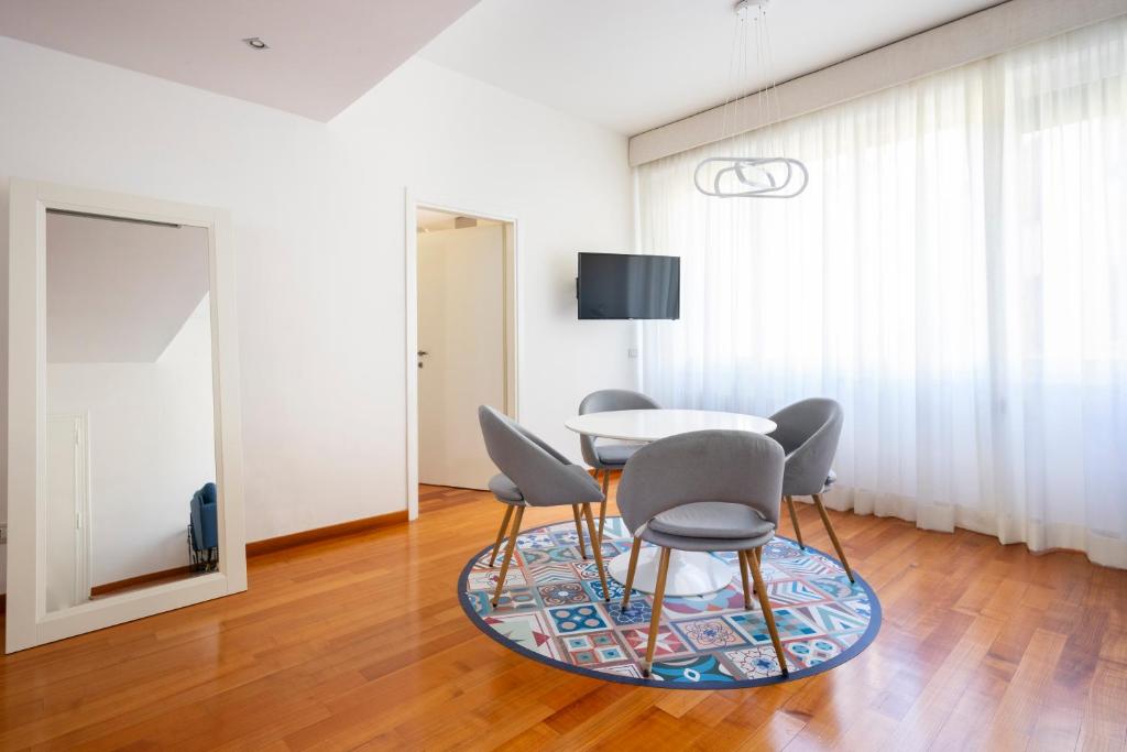 A television and/or entertainment centre at Sprone Apartment
