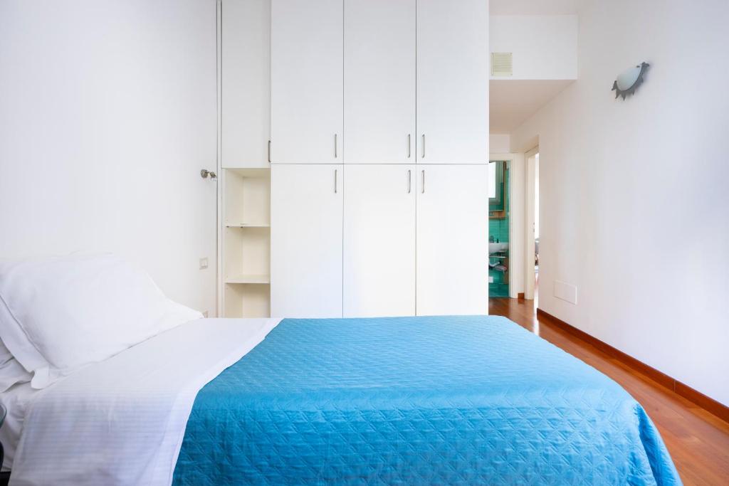 A bed or beds in a room at Sprone Apartment