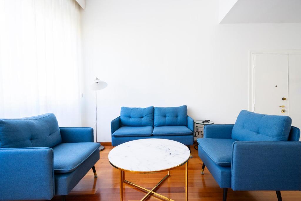 A seating area at Sprone Apartment