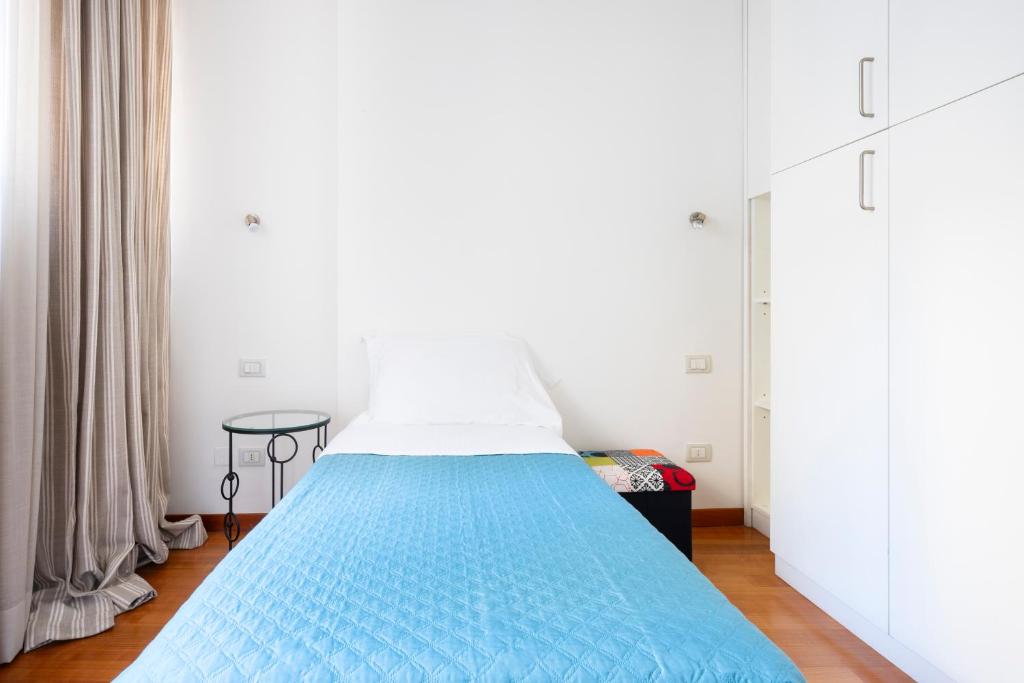 A bed or beds in a room at Sprone Apartment