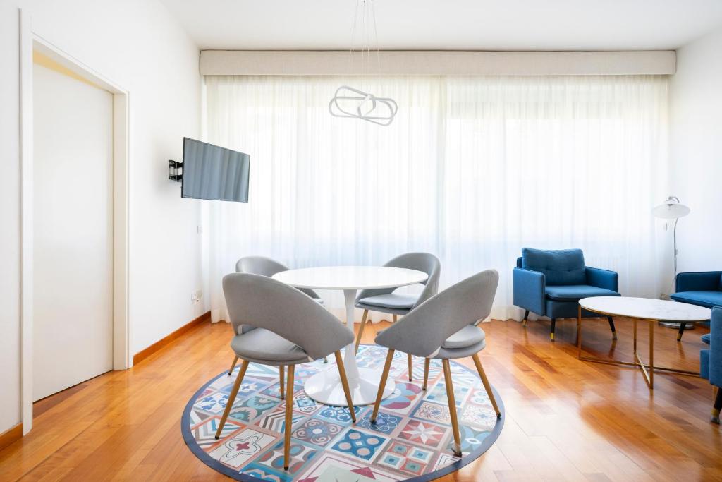 A television and/or entertainment centre at Sprone Apartment