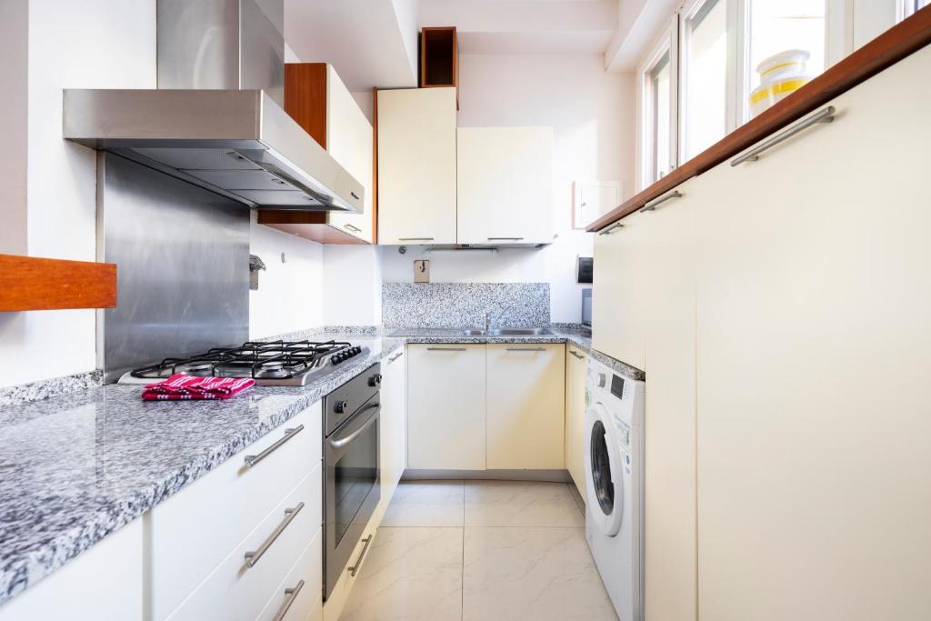 A kitchen or kitchenette at Sprone Apartment