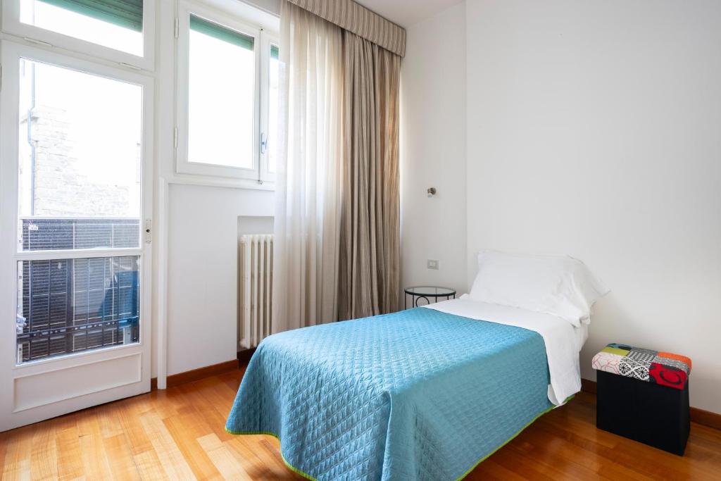 A bed or beds in a room at Sprone Apartment