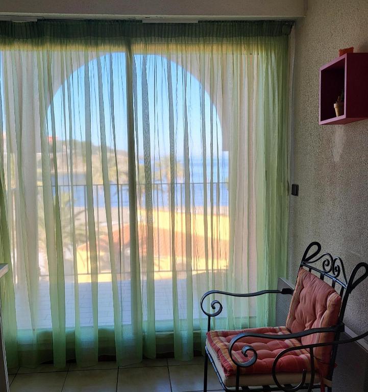 Posedenie v ubytovaní F2 centre front de mer vue baie parking privatif